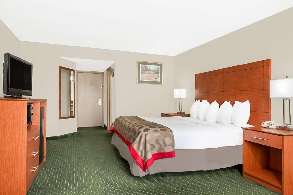 Ramada by Wyndham Lexington North Hotel & Conference Center