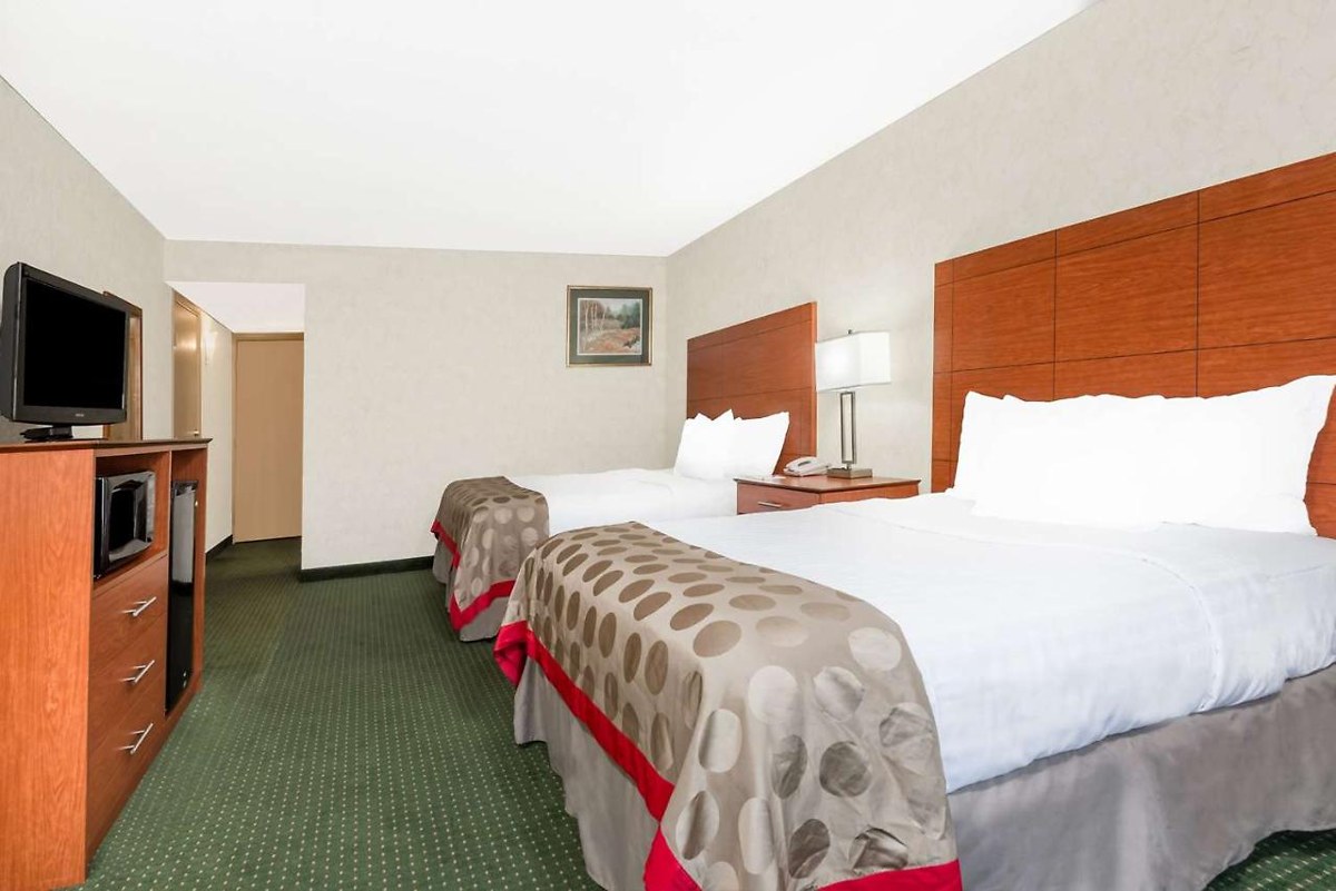 Ramada by Wyndham Lexington North Hotel & Conference Center photo 1