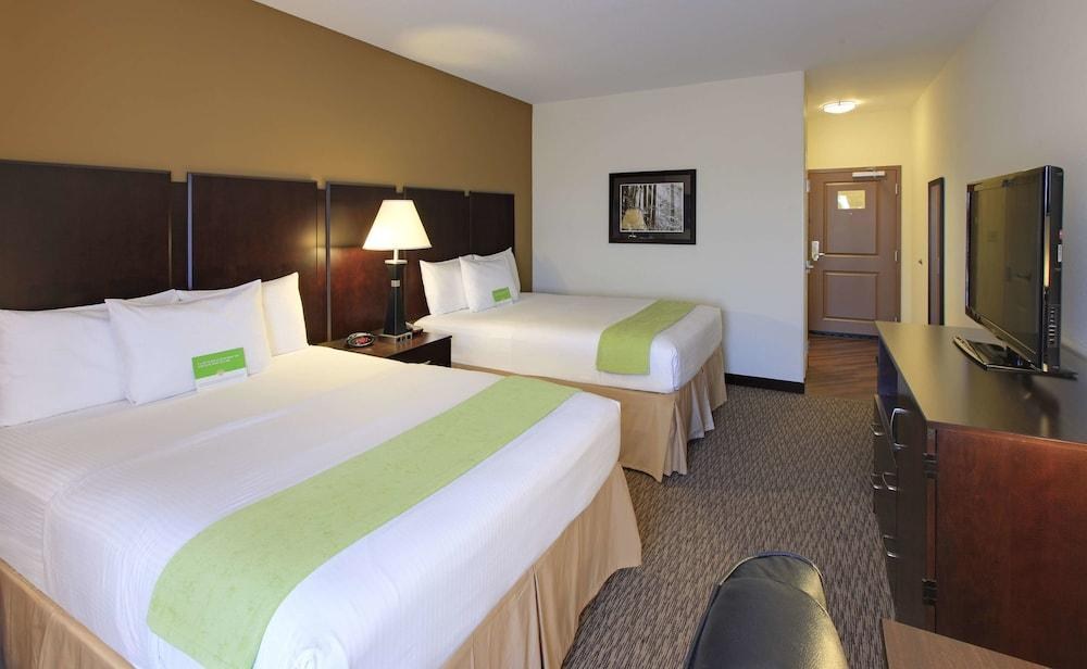 La Quinta Inn & Suites by Wyndham Memphis Wolfchase photo 2