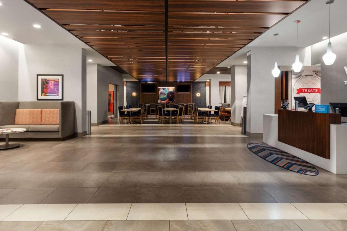 Hampton Inn by Hilton Nashville Airport Century Place photo 2