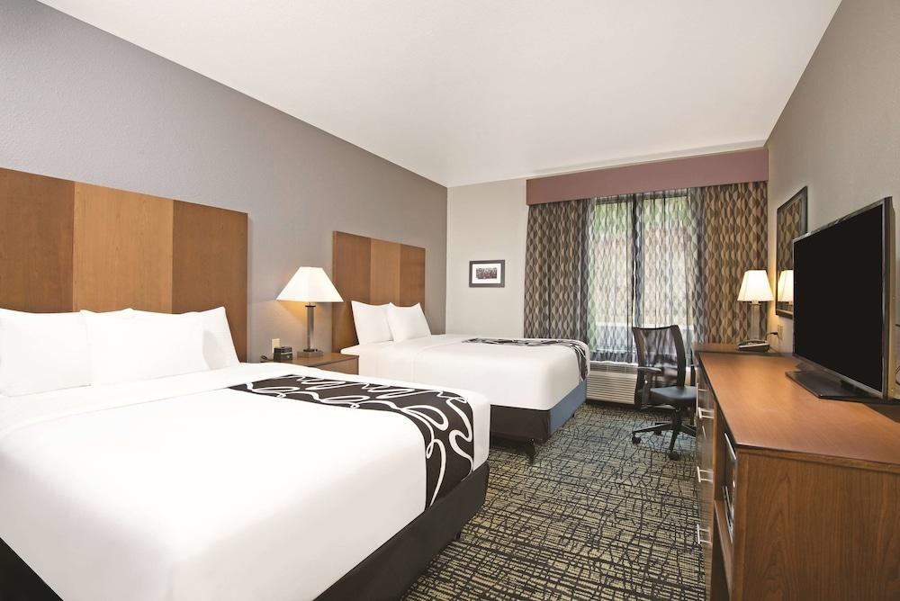 La Quinta Inn & Suites by Wyndham Morgantown photo 1