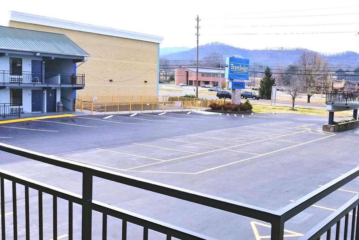Travelodge by Wyndham Pigeon Forge photo 2