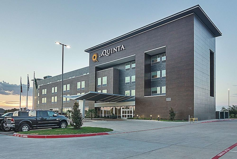 La Quinta Inn & Suites by Wyndham Plano Legacy Frisco