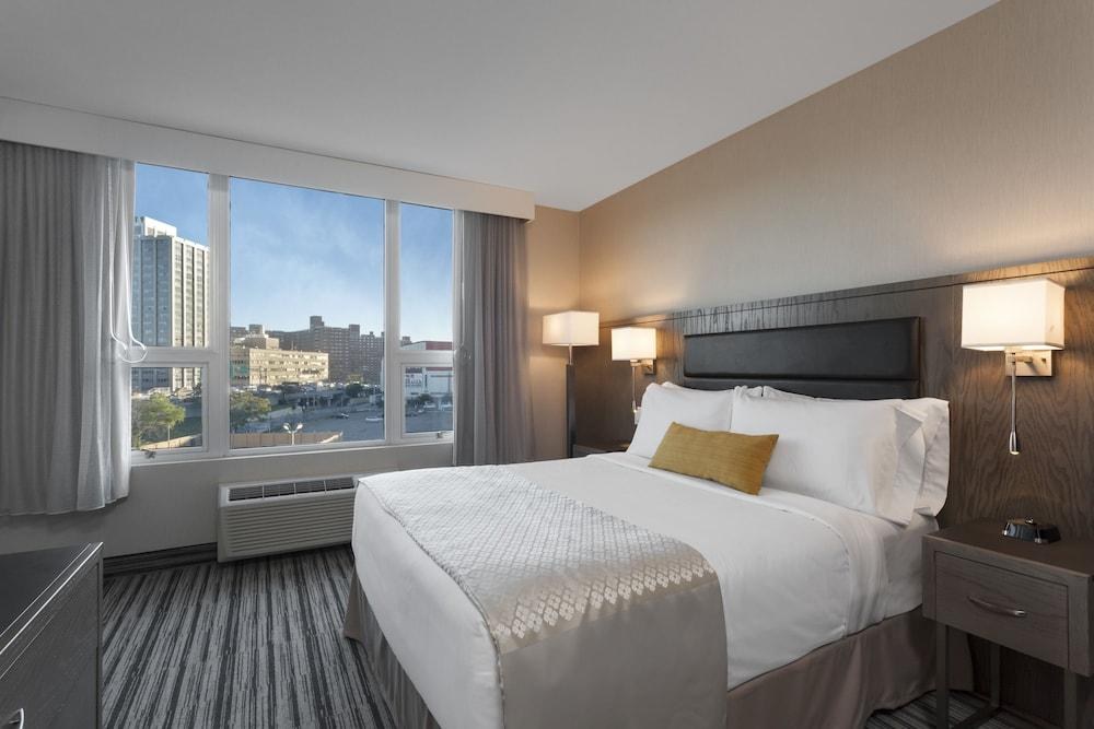 Wyndham Garden LaGuardia South photo 1