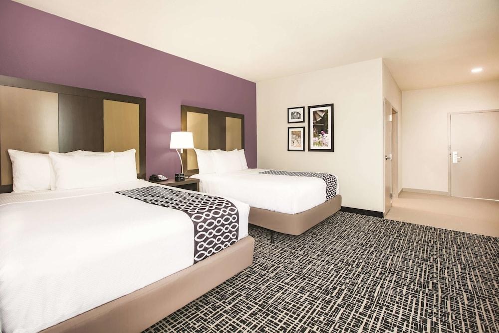 La Quinta Inn & Suites by Wyndham Dallas Plano - The Colony photo 1