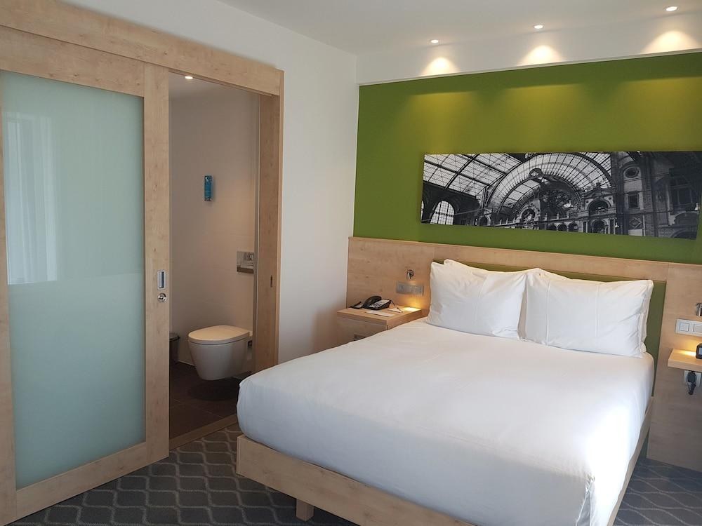 Hampton by Hilton Antwerp Central Station photo 2