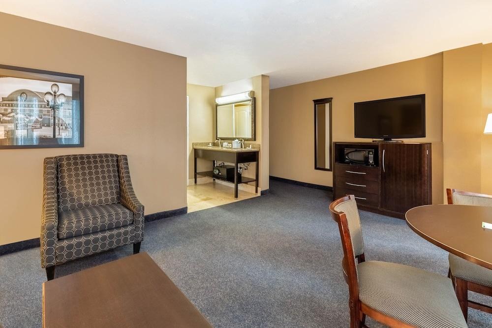 La Quinta Inn & Suites by Wyndham Seattle Downtown photo 4