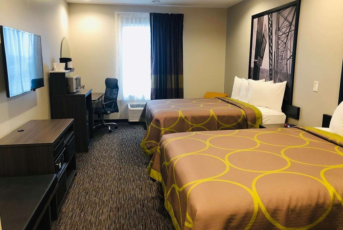 Super 8 by Wyndham St. Louis North