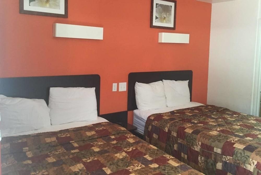 Travelodge by Wyndham Sacramento Convention Center photo 2