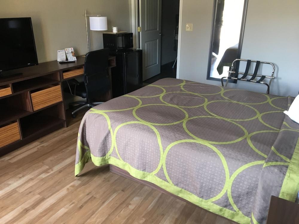 Super 8 by Wyndham San Antonio Near Fort Sam Houston