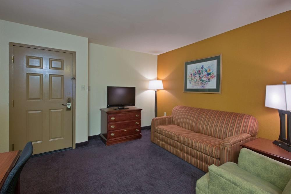 Country Inn Suites By Radisson, Richmond I 95 S photo 2