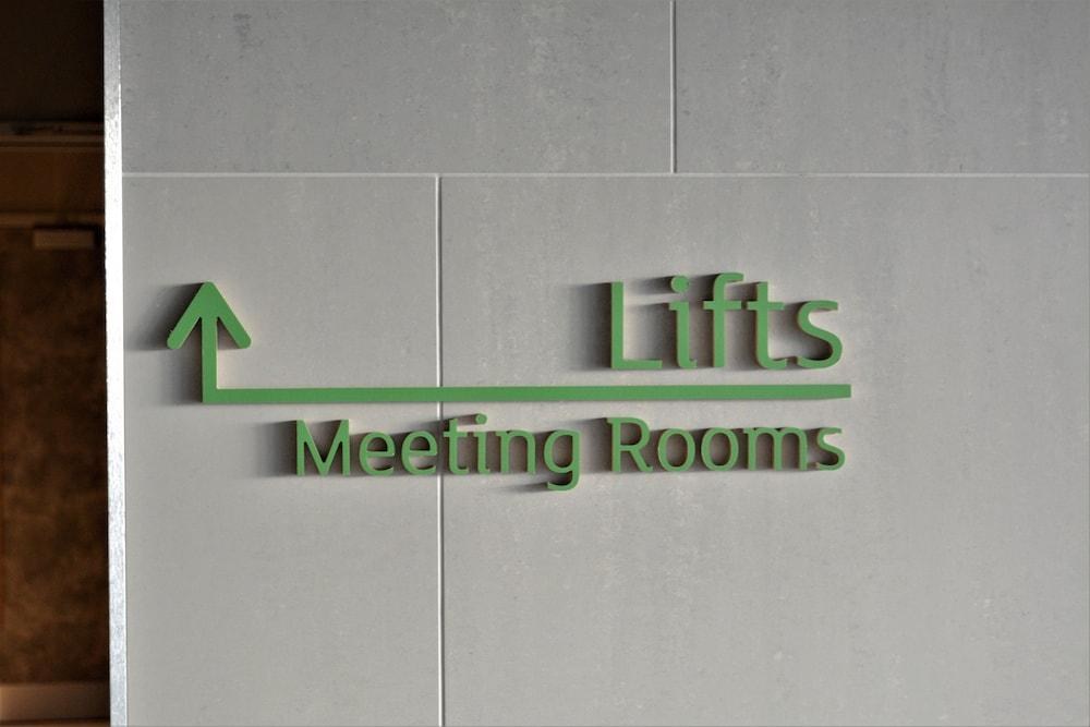 Holiday Inn London Heathrow - Bath Road by IHG photo 1