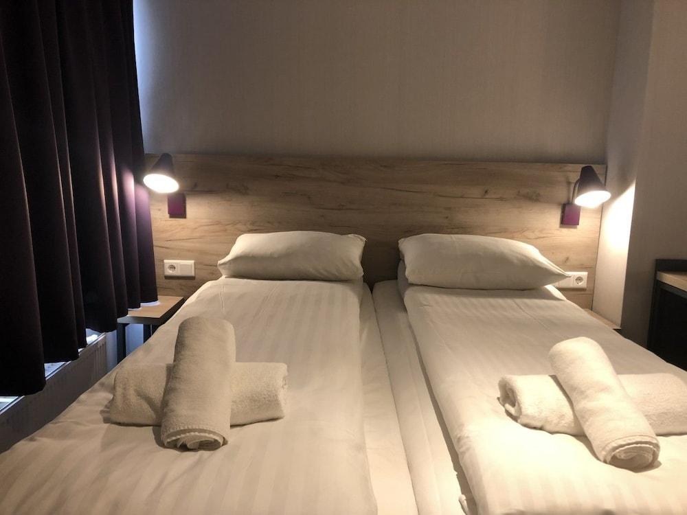 Facade Hotel Amsterdam photo 1