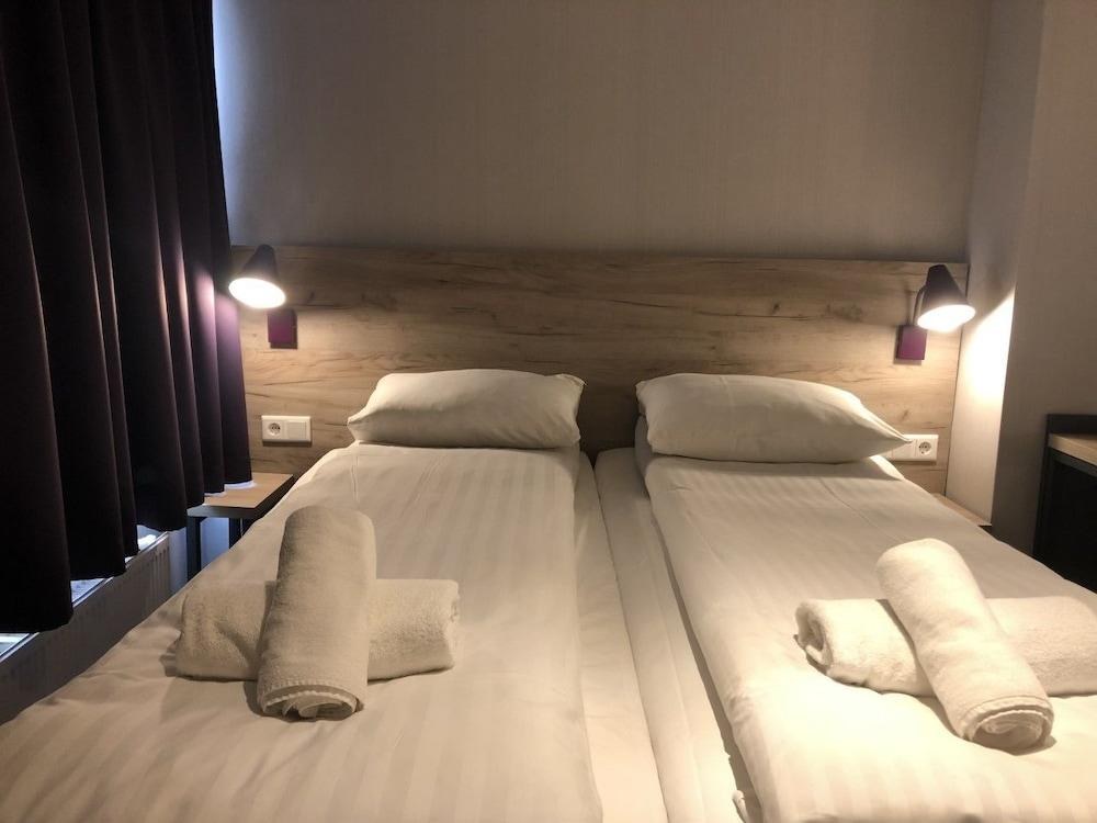 Facade Hotel Amsterdam photo 3