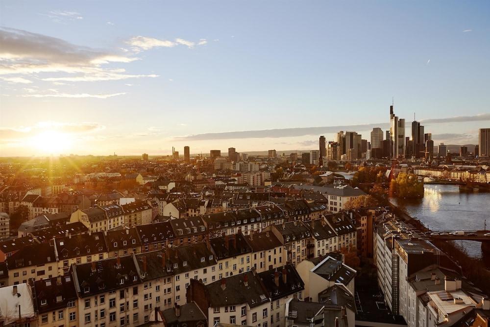 Lindner Hotel Frankfurt Main Plaza, part of JdV by Hyatt