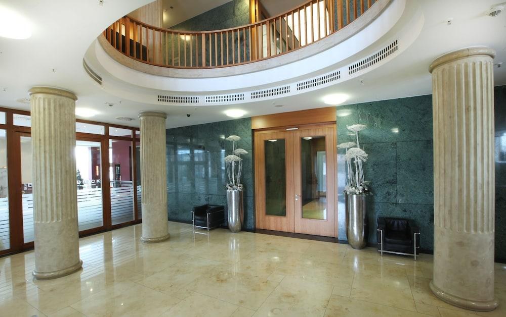 Lindner Hotel Frankfurt Main Plaza, part of JdV by Hyatt photo 1
