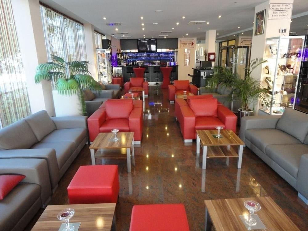 Grand Hotel Dream Frankfurt City photo 2