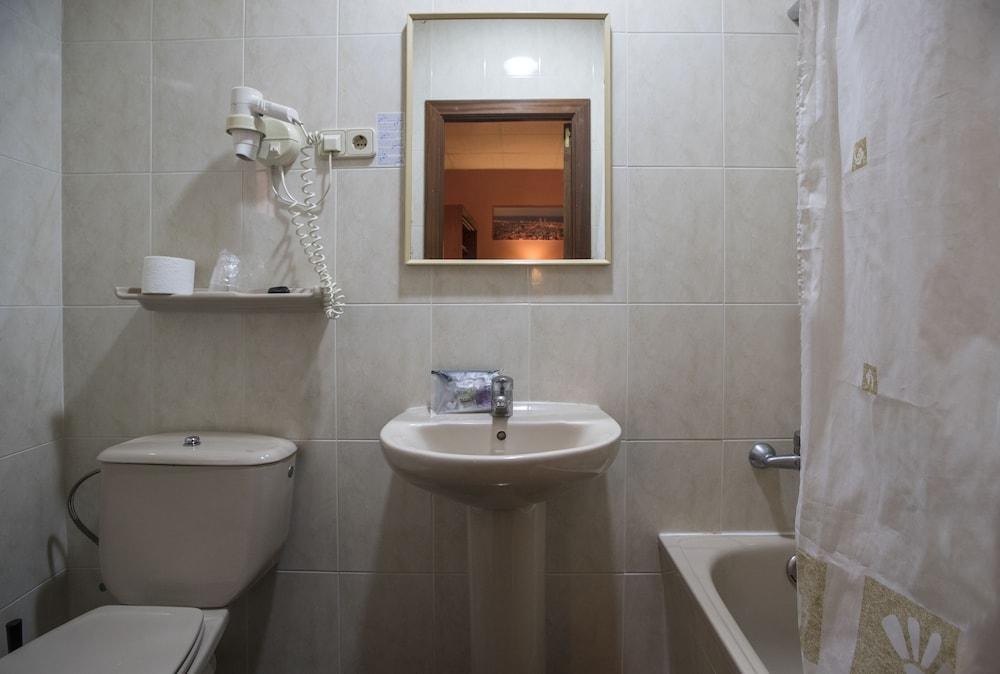 HOTEL CUATRO NACIONES photo 3