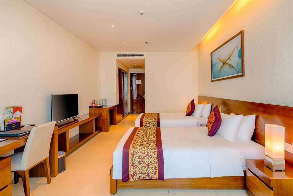 GRAND TOURANE HOTEL photo 2