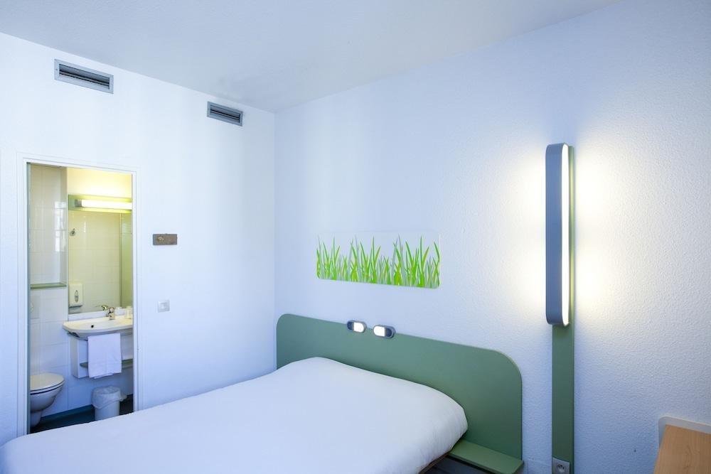 Ibis Budget Marseille Vieux Port photo 2