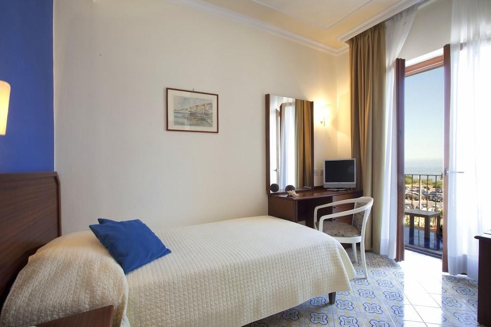 HOTEL TIRRENIA photo 2