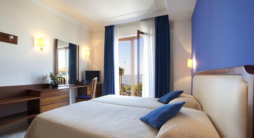 HOTEL TIRRENIA photo 3