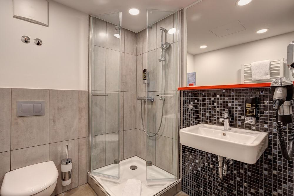 MEININGER HOTEL MÜNCHEN OLYMPIAPARK photo 3