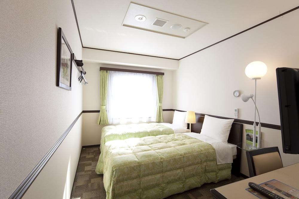 Toyoko Inn Shin-Osaka-eki Higashi-guchi photo 2