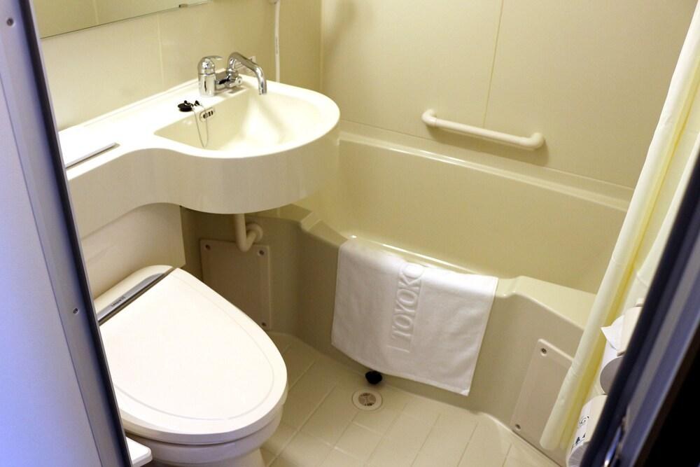 Toyoko Inn Shin-osaka Higashi-mikuni Ekimae photo 3