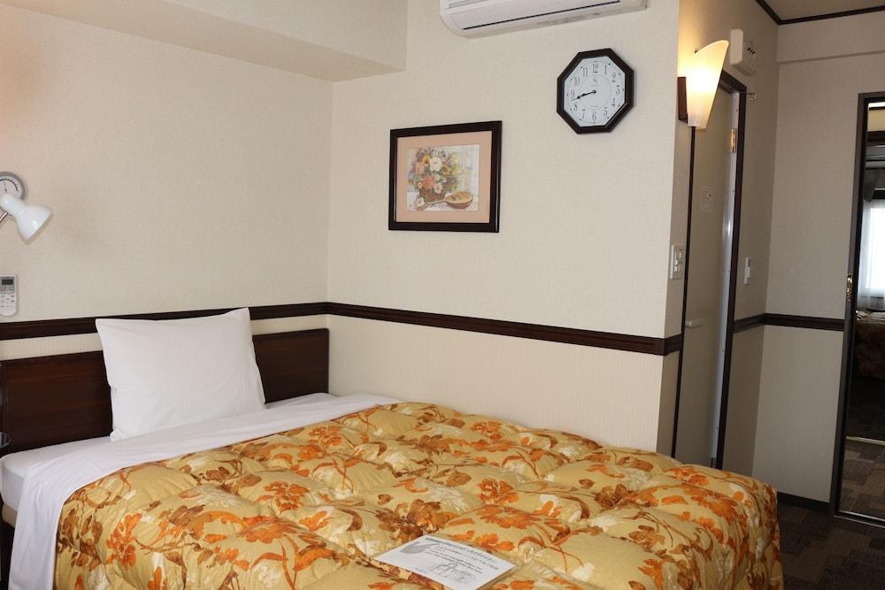 Toyoko Inn Shin-Osaka Chuo-guchi Shinkan