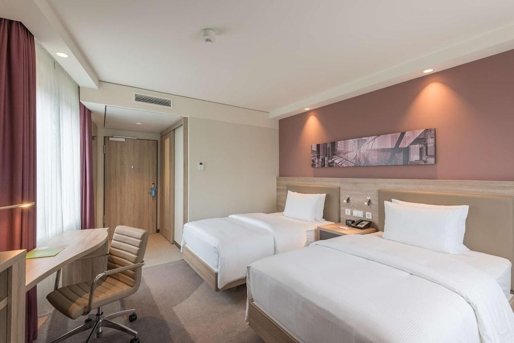 Hampton By Hilton City Centre East photo 2
