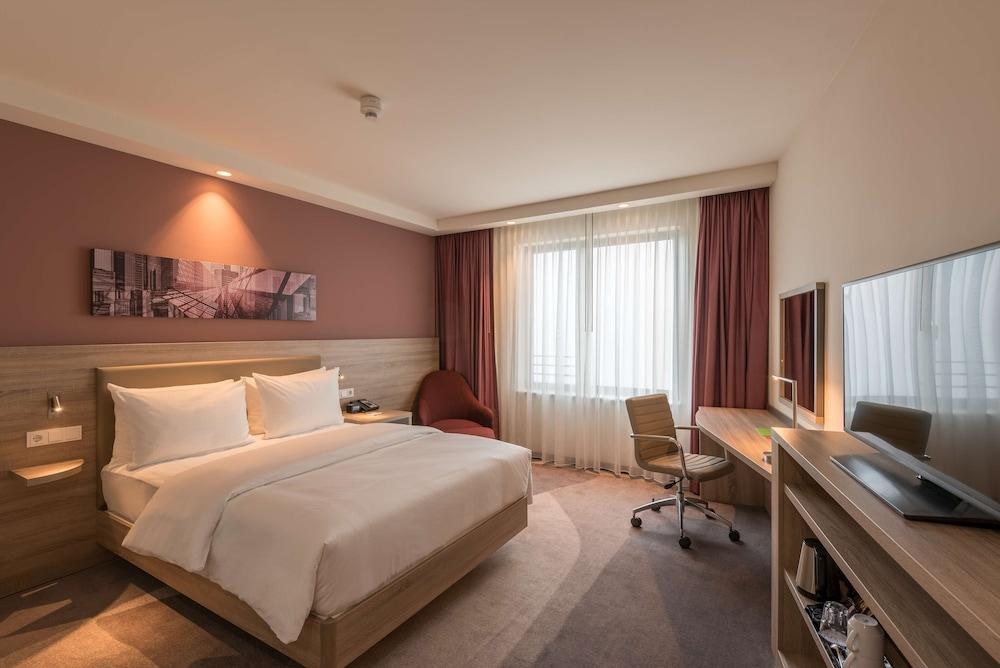 Hampton By Hilton City Centre East photo 3