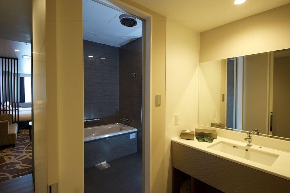 QUINTESSA HOTEL OSAKA BAY photo 3