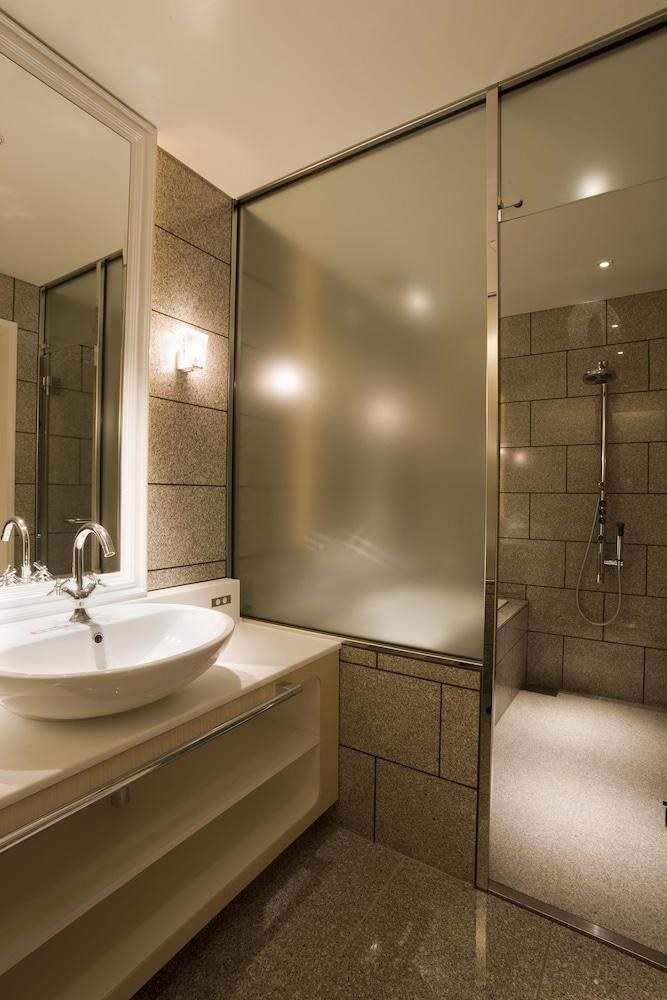 HOTEL ELSEREINE OSAKA photo 3