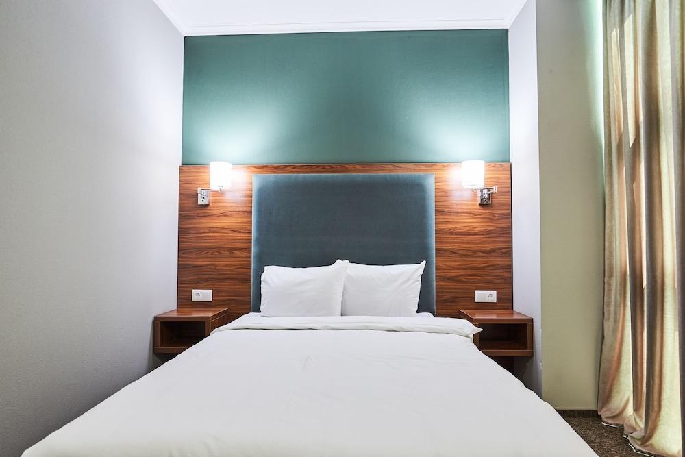 Green Tower Hotel photo 1