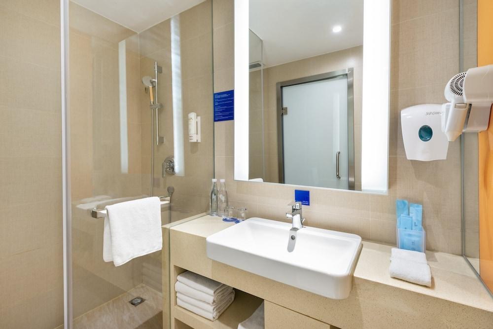 Holiday Inn Express Shanghai Zhenping photo 3
