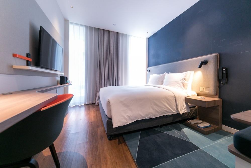 Holiday Inn Express Shanghai Tangzhen photo 1