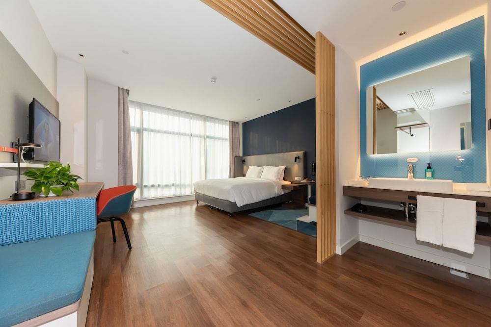 Holiday Inn Express Shanghai Tangzhen photo 3
