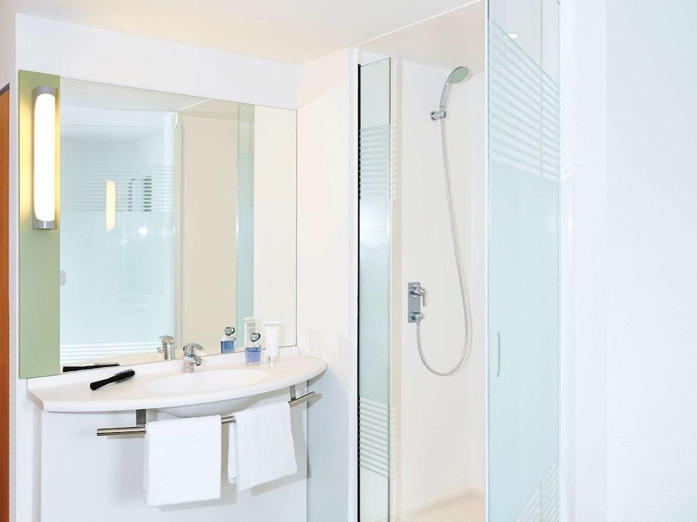 ibis budget Zurich City West photo 3