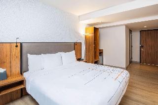 La Quinta by Wyndham Time Square South photo 2