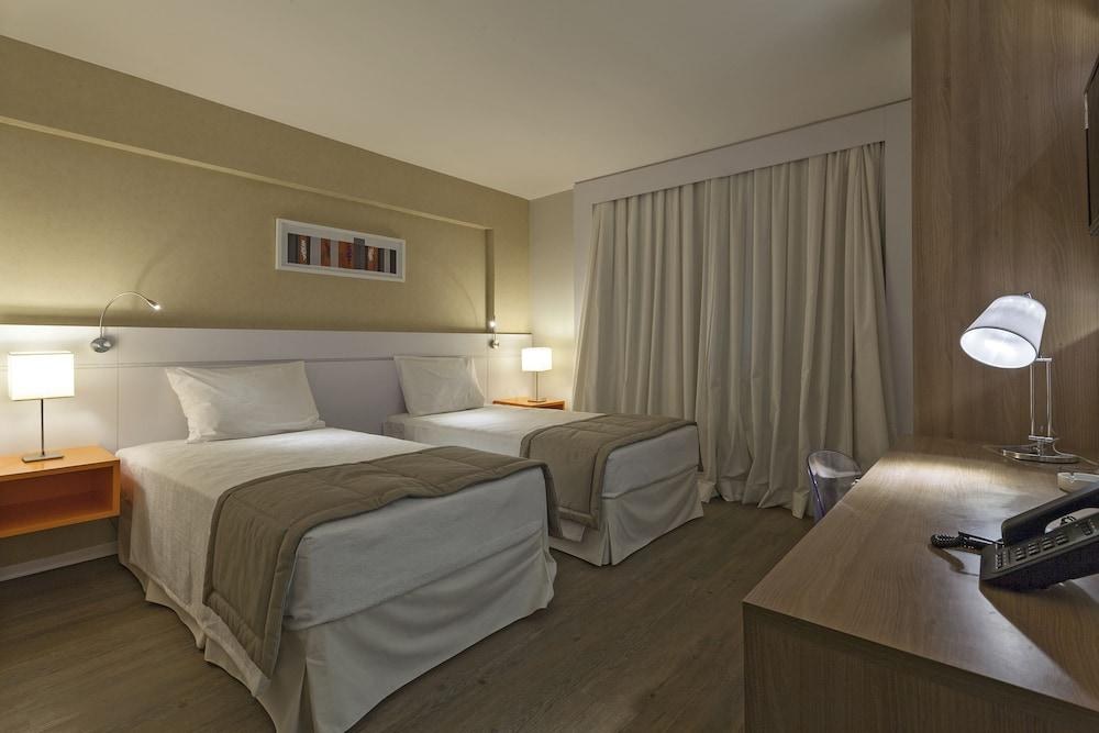 HOTEL INTERCITY BH EXPO photo 2
