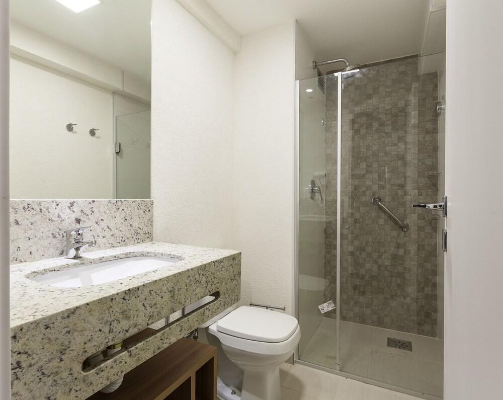HOTEL INTERCITY BH EXPO photo 3