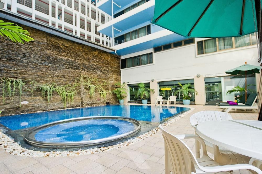 Court Wing Hotel Sukhumvit Bangkok photo 3