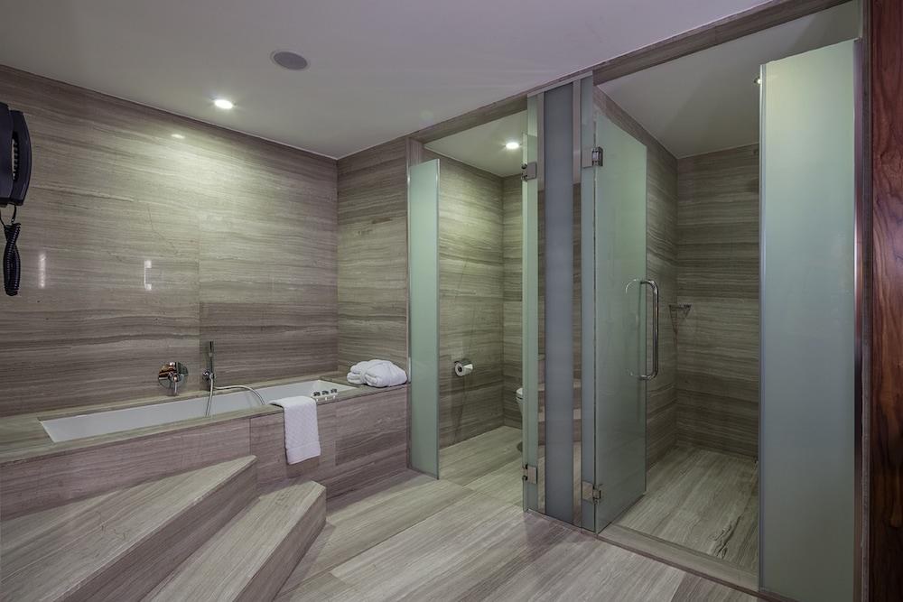 Doubletree By Hilton Istanbul Topkapi photo 3