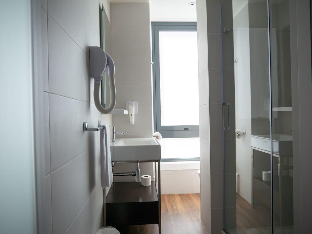 easyHotel Lisbon photo 2