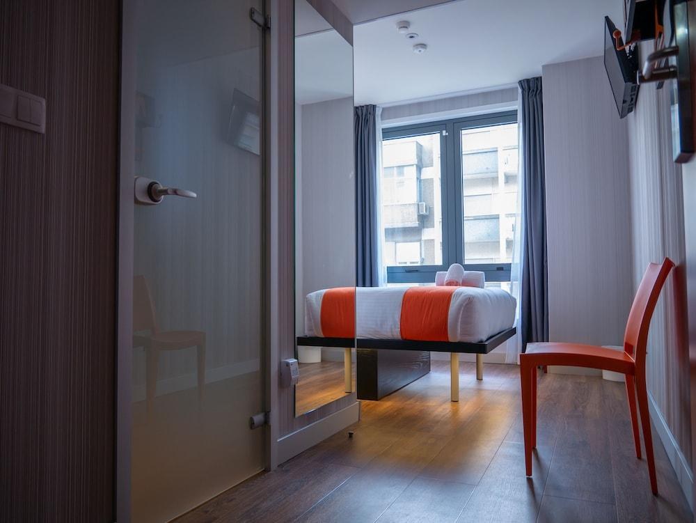 easyHotel Lisbon photo 4