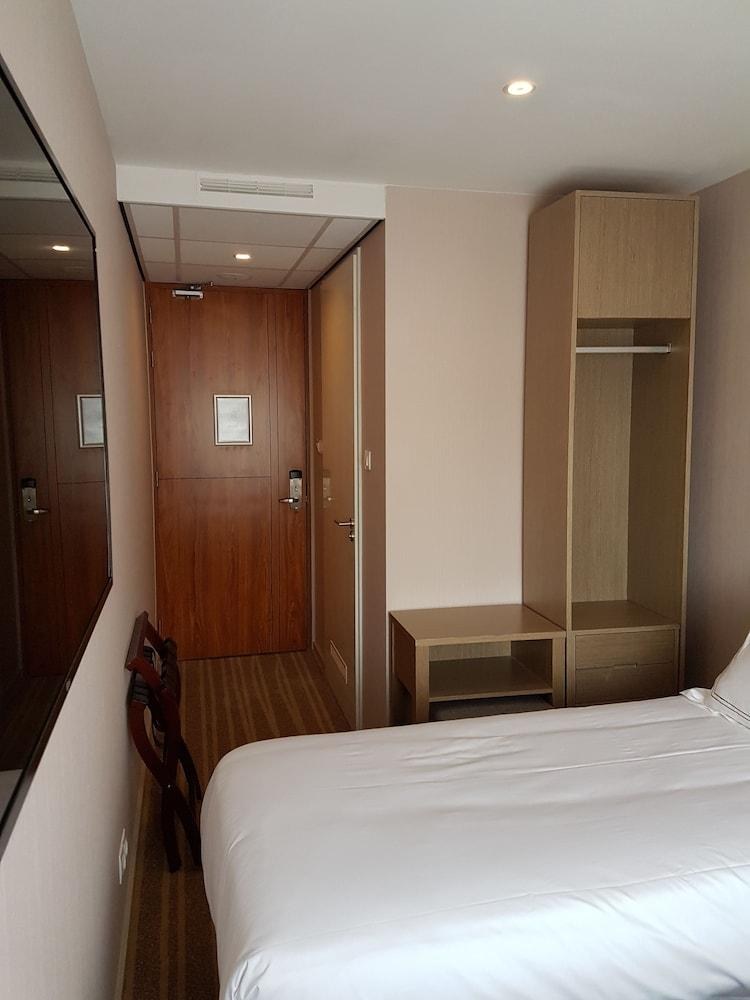 NEW CENTURY HOTEL photo 4