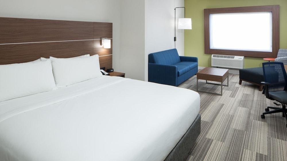 HOLIDAY INN EXPRESS & SUITES ORLANDO AT SEAWORLD photo 2