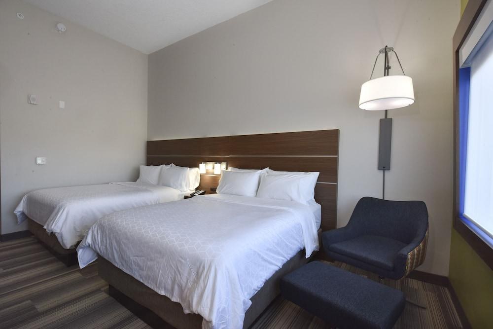Holiday Inn Express & Suites - Orlando - Lake Nona Area photo 2