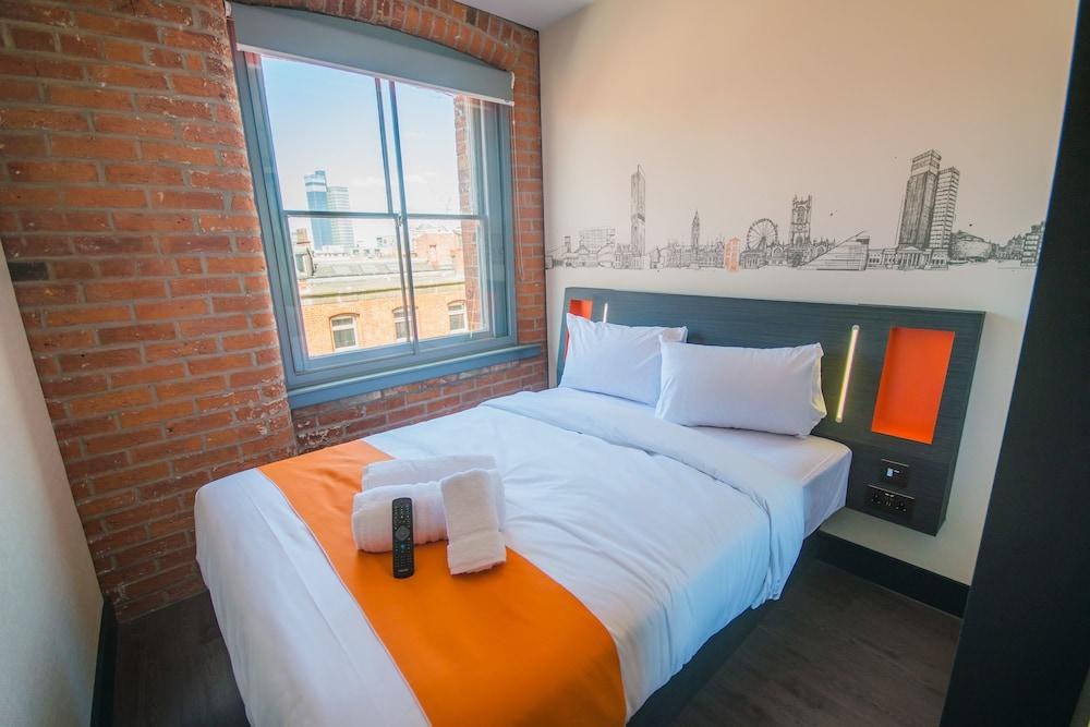easyHotel Manchester photo 1